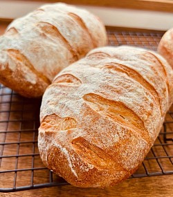 クランベリー& クリームチーズ　　　　　　720円　　　　（税込777円）