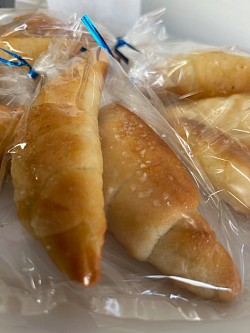 米粉の塩パン（２個入り）　350円　　　　（税込378円）